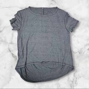 Lululemon Size 6 Gray Short Sleeve Shirt